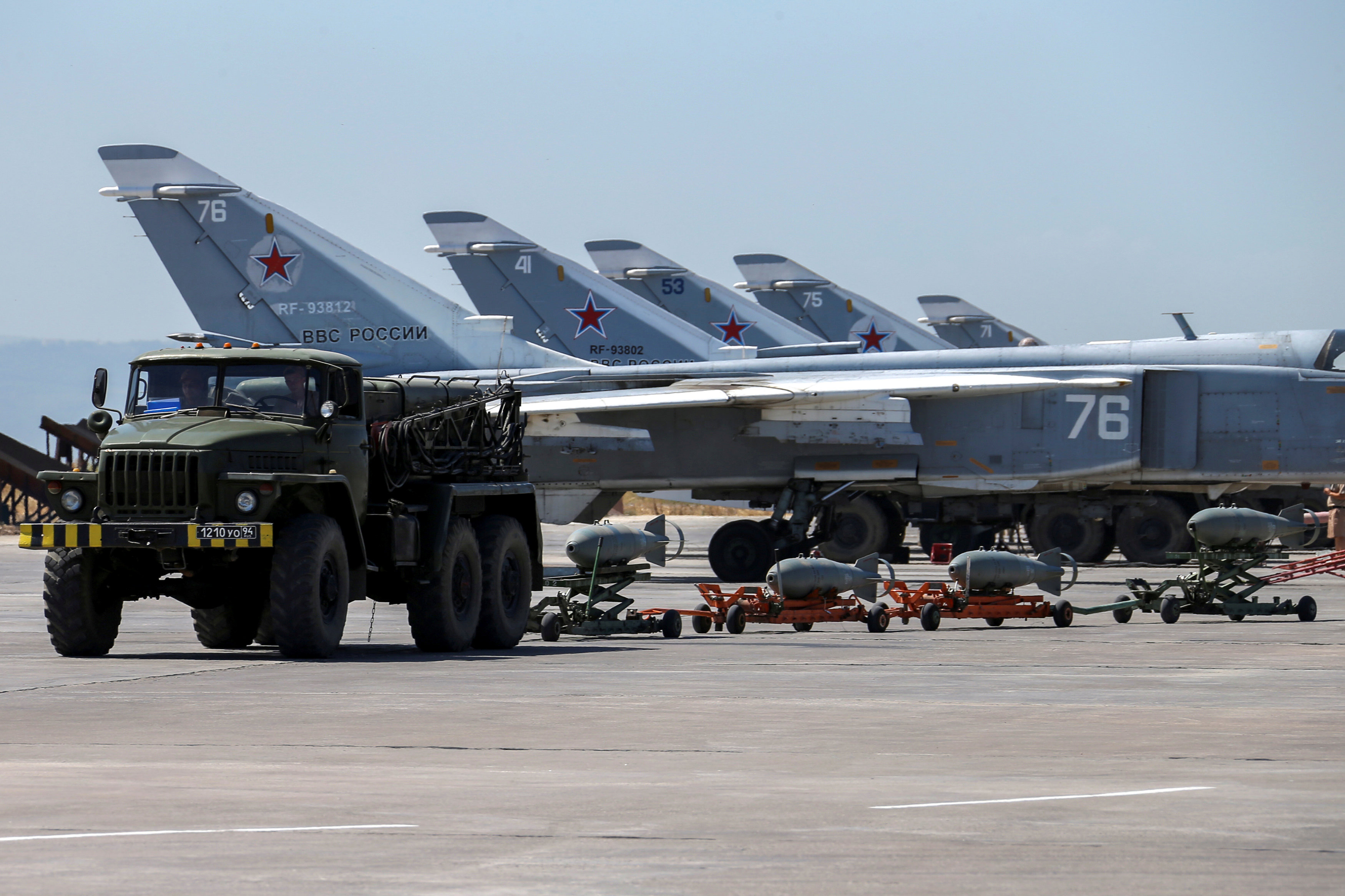 Nga - Mỹ giằng co trên bầu trời Syria