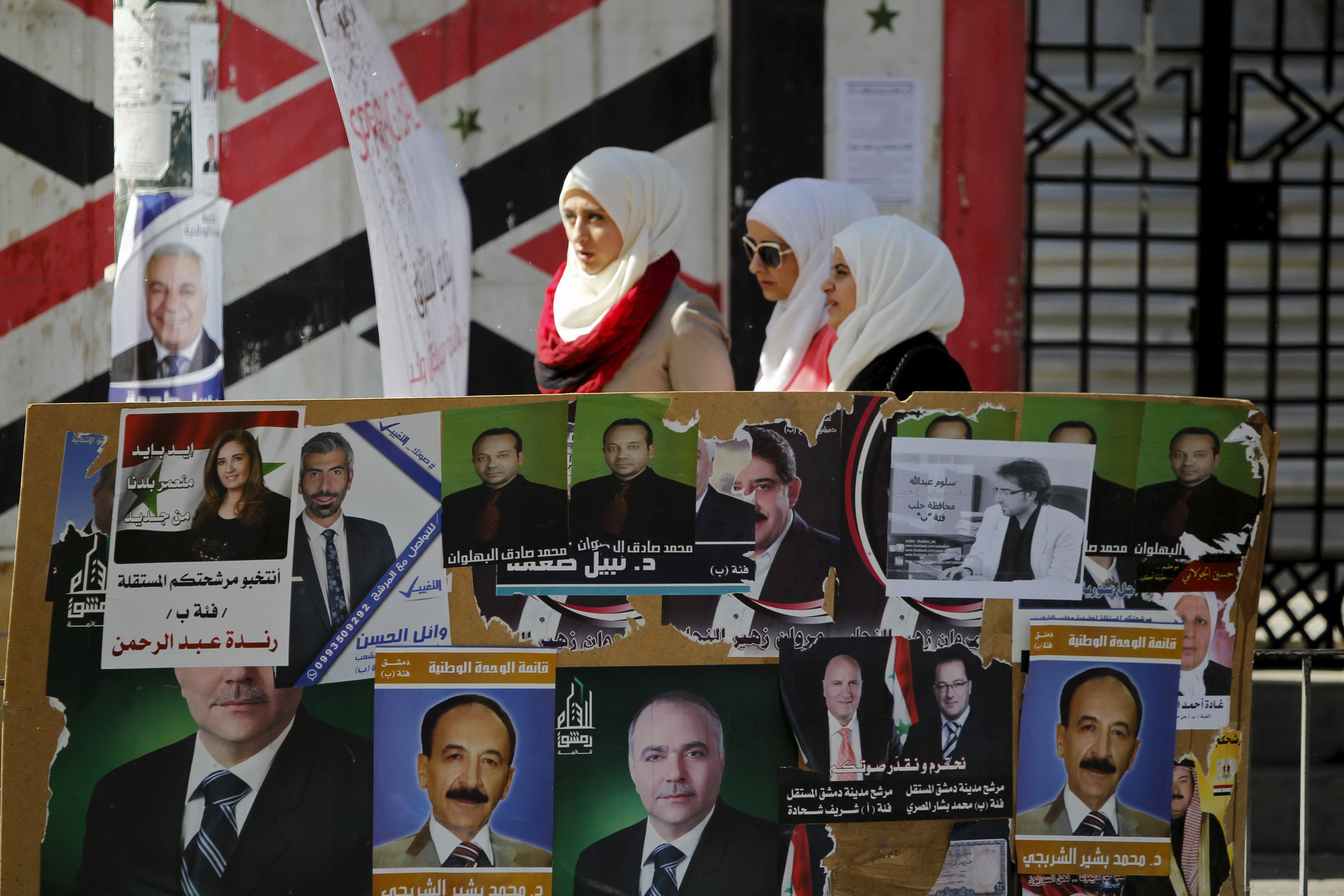 Syria vừa đánh vừa đàm