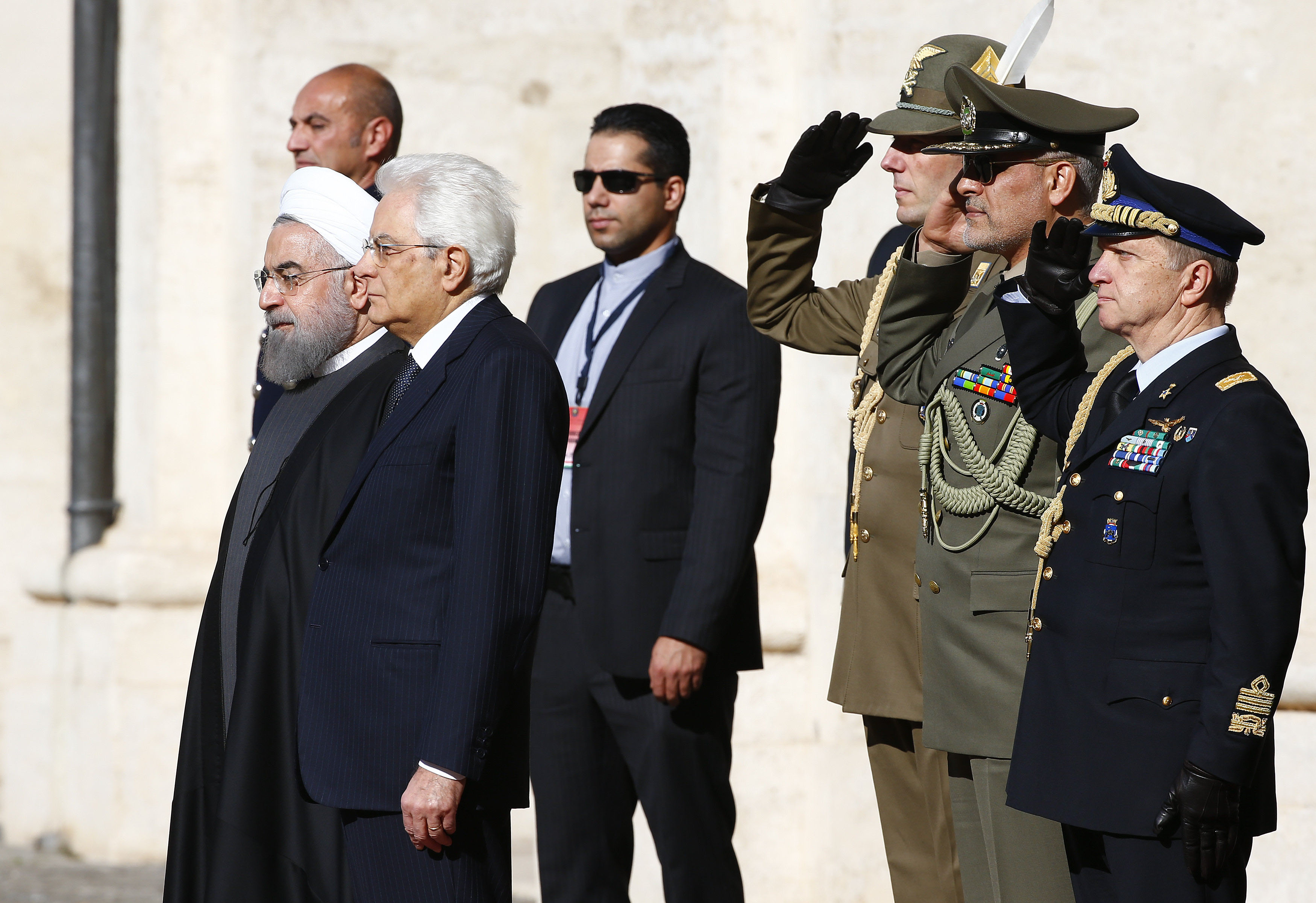 Iran đến châu Âu “mua bán”