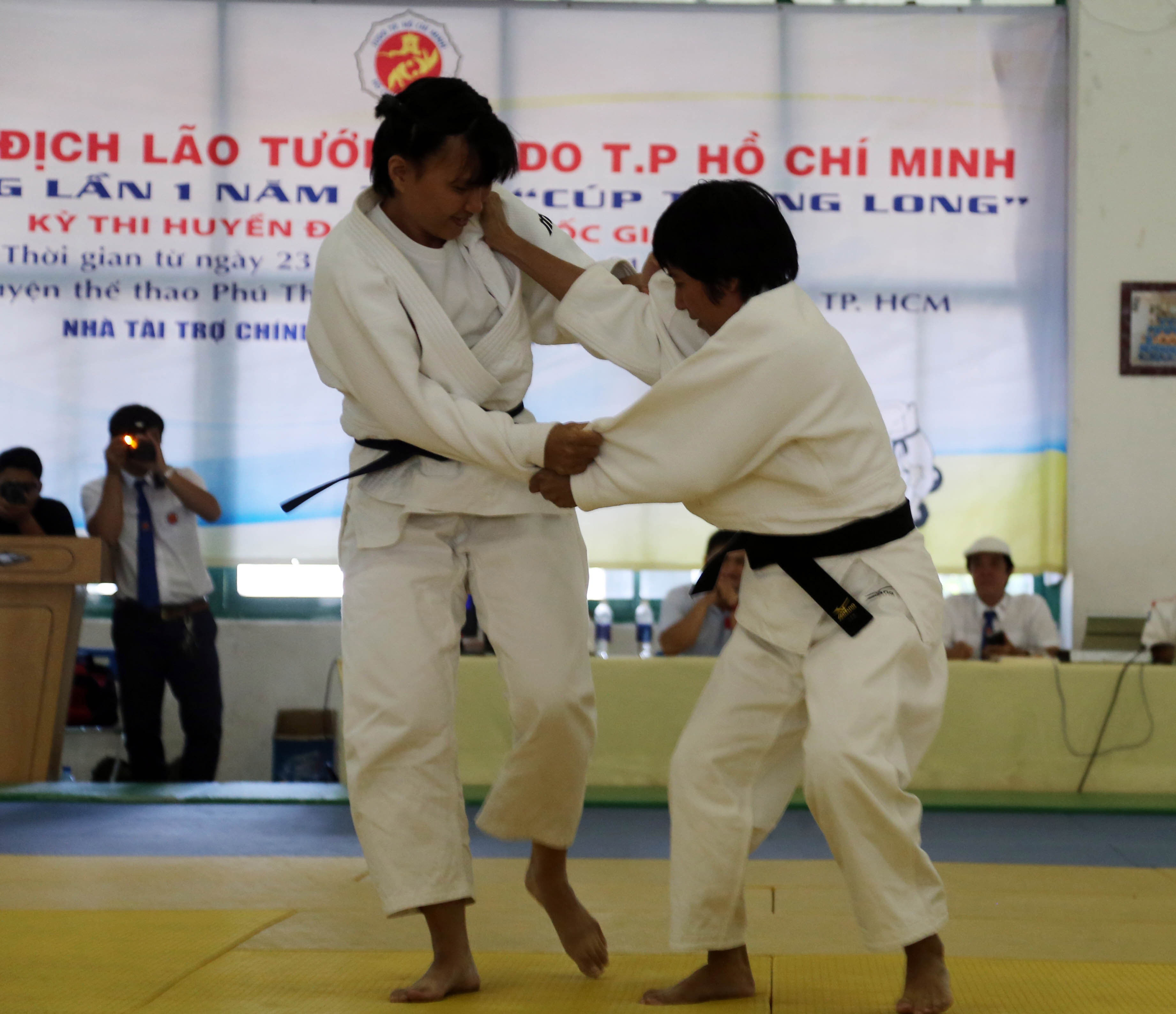 Cao Ngọc Phương Trinh vô địch giải judo lão tướng