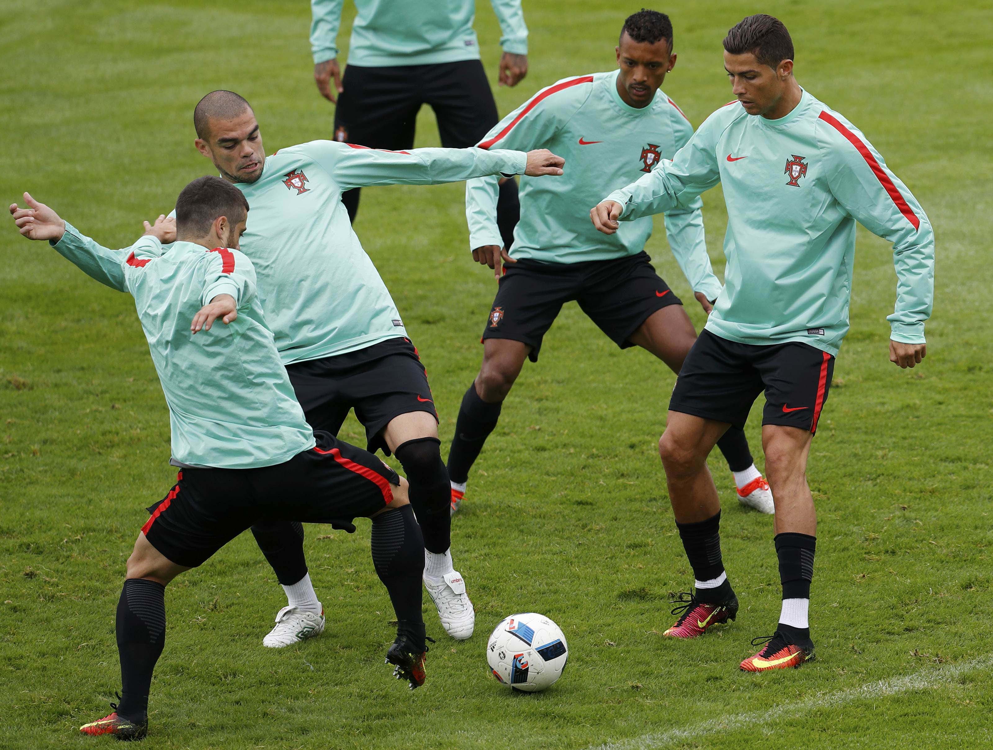 Ronaldo được bênh vực