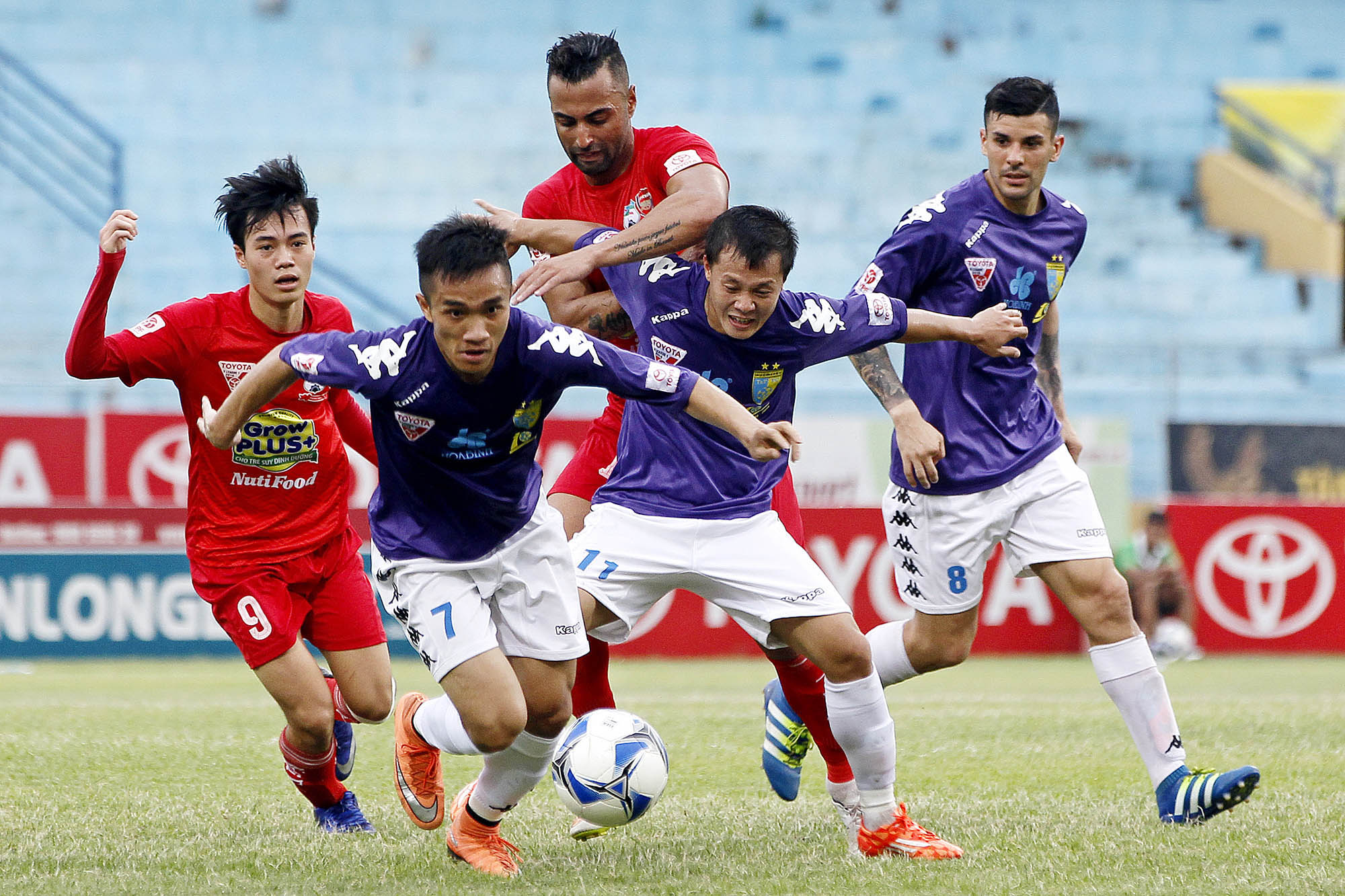 V-League đá trong hoài nghi