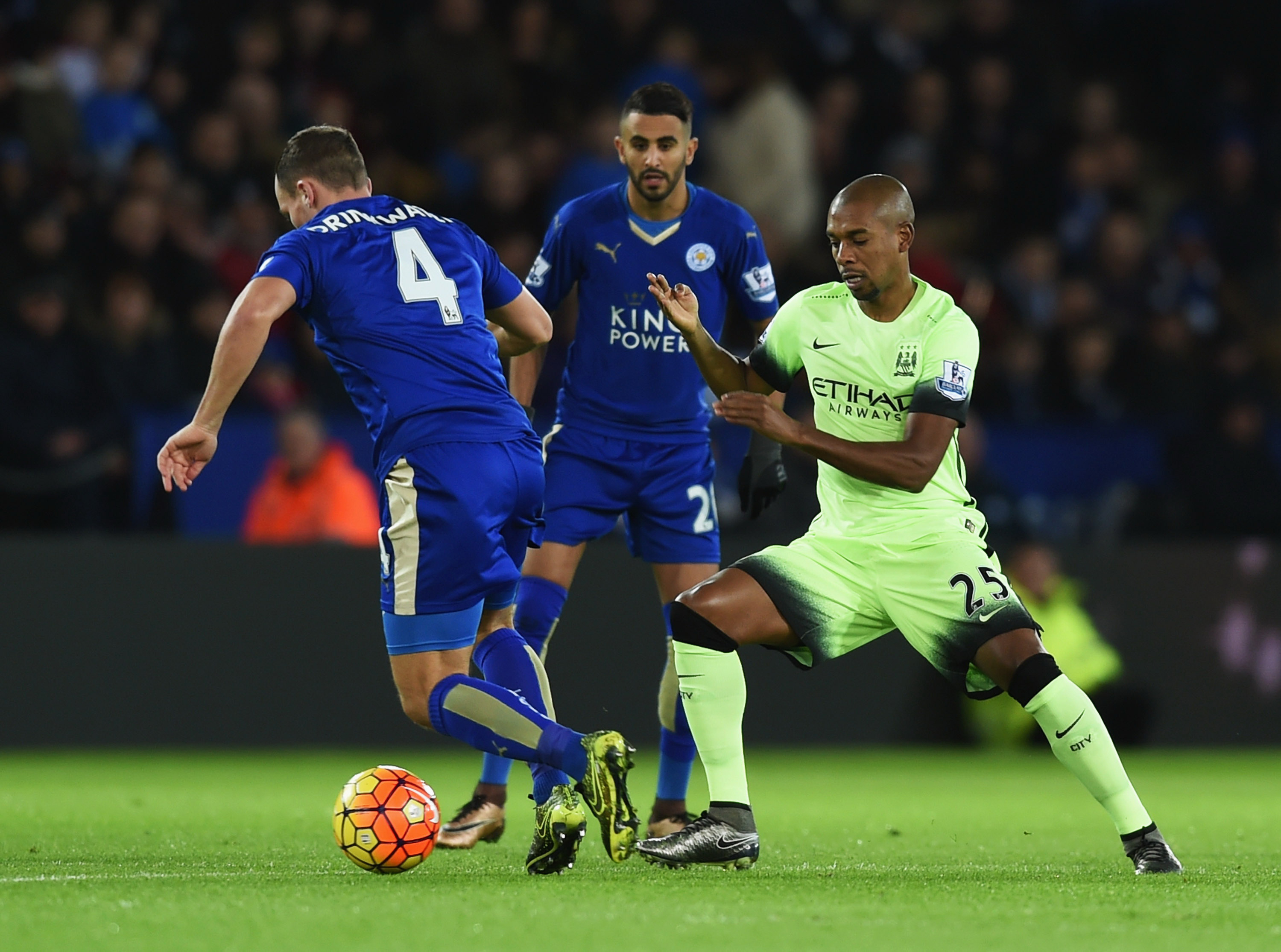 Khó khăn chờ Leicester, Man City