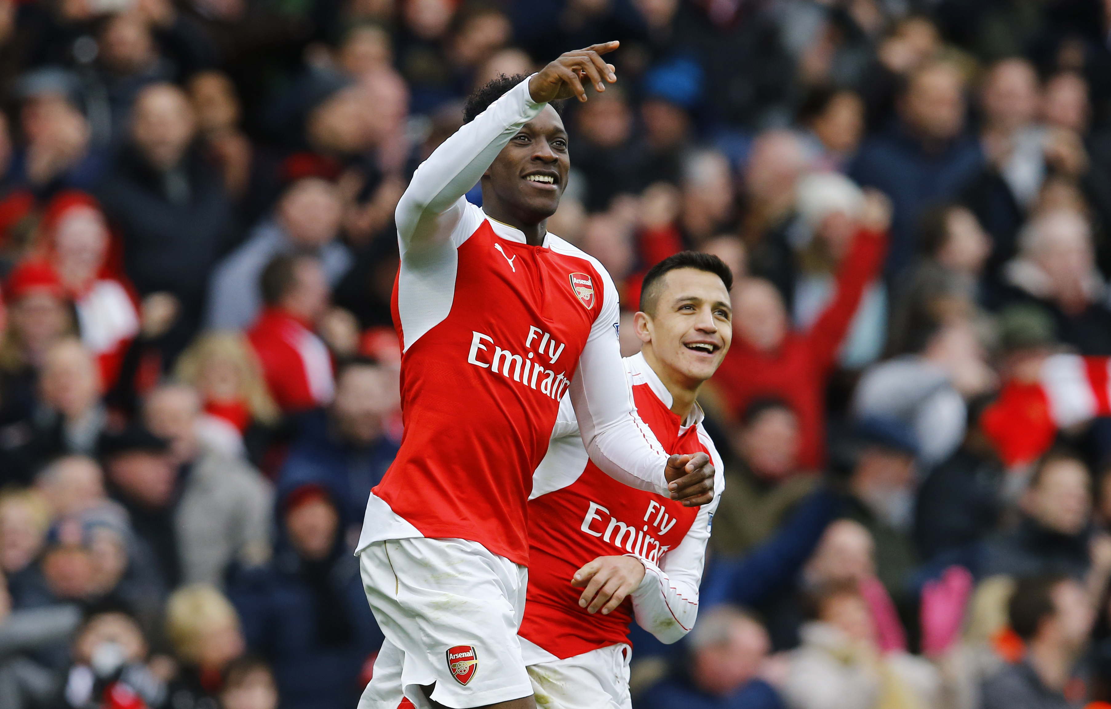 Welbeck thắp lại hy vọng cho Arsenal