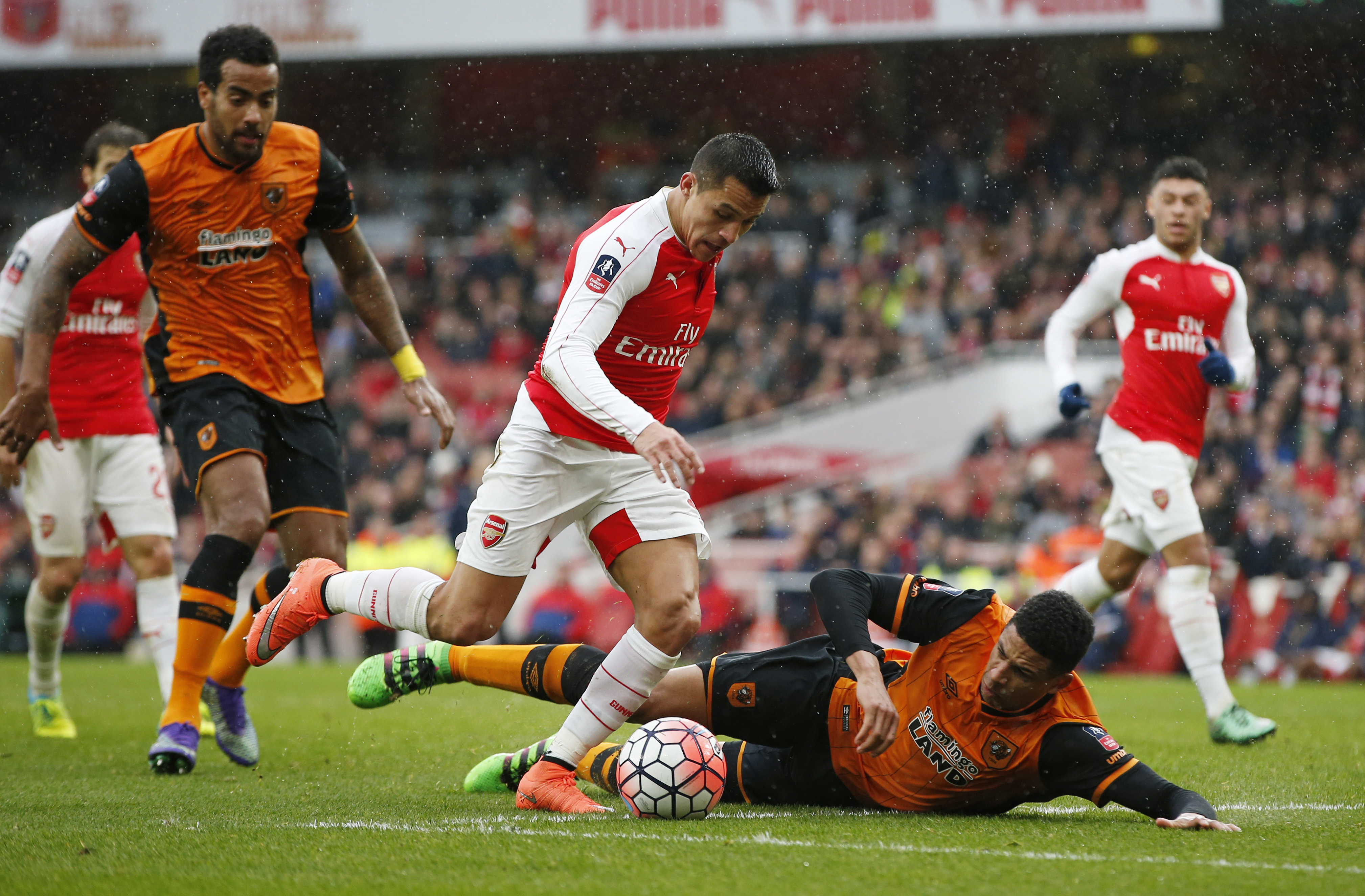 Barca vẫn ám Arsenal