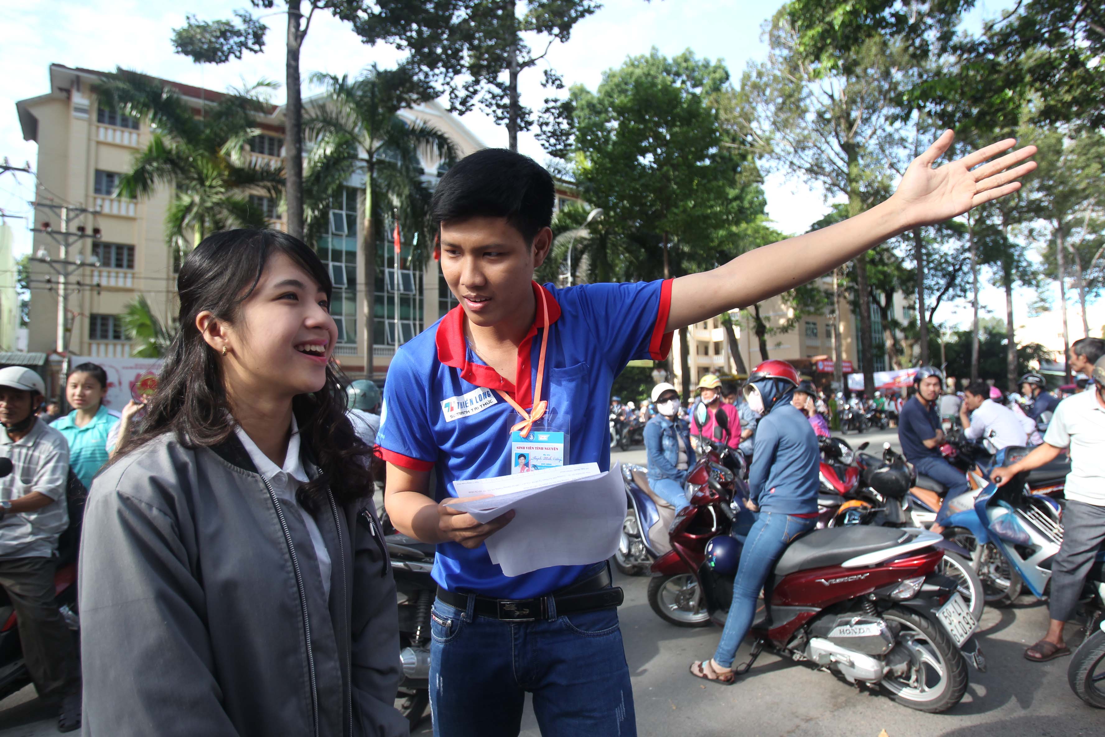 Những hình ảnh khó quên trong kỳ thi THPT 2016