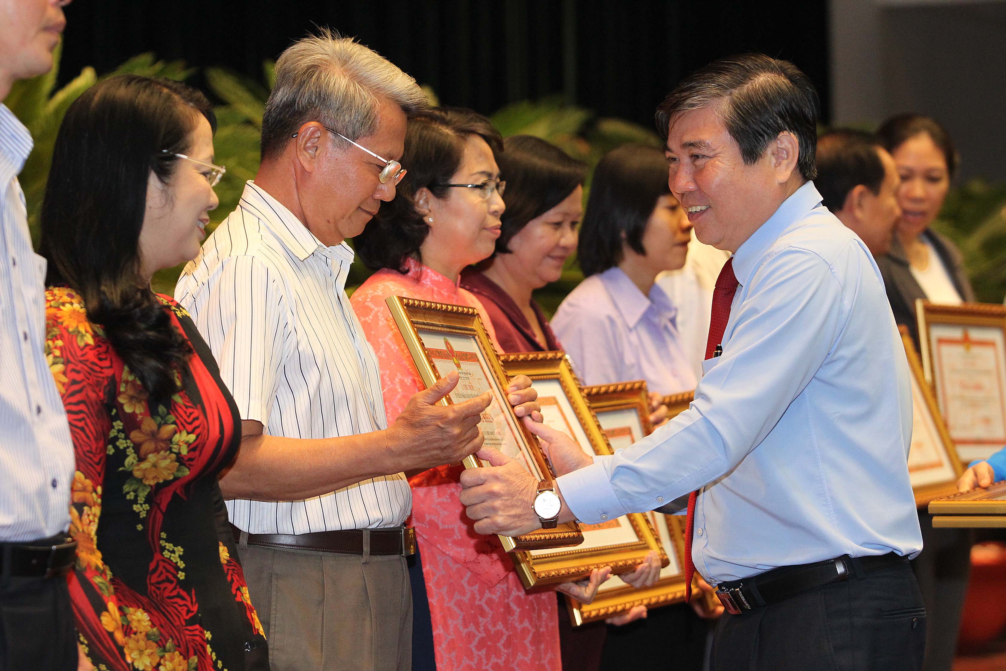 Thi đua không phải để khoe thành tích