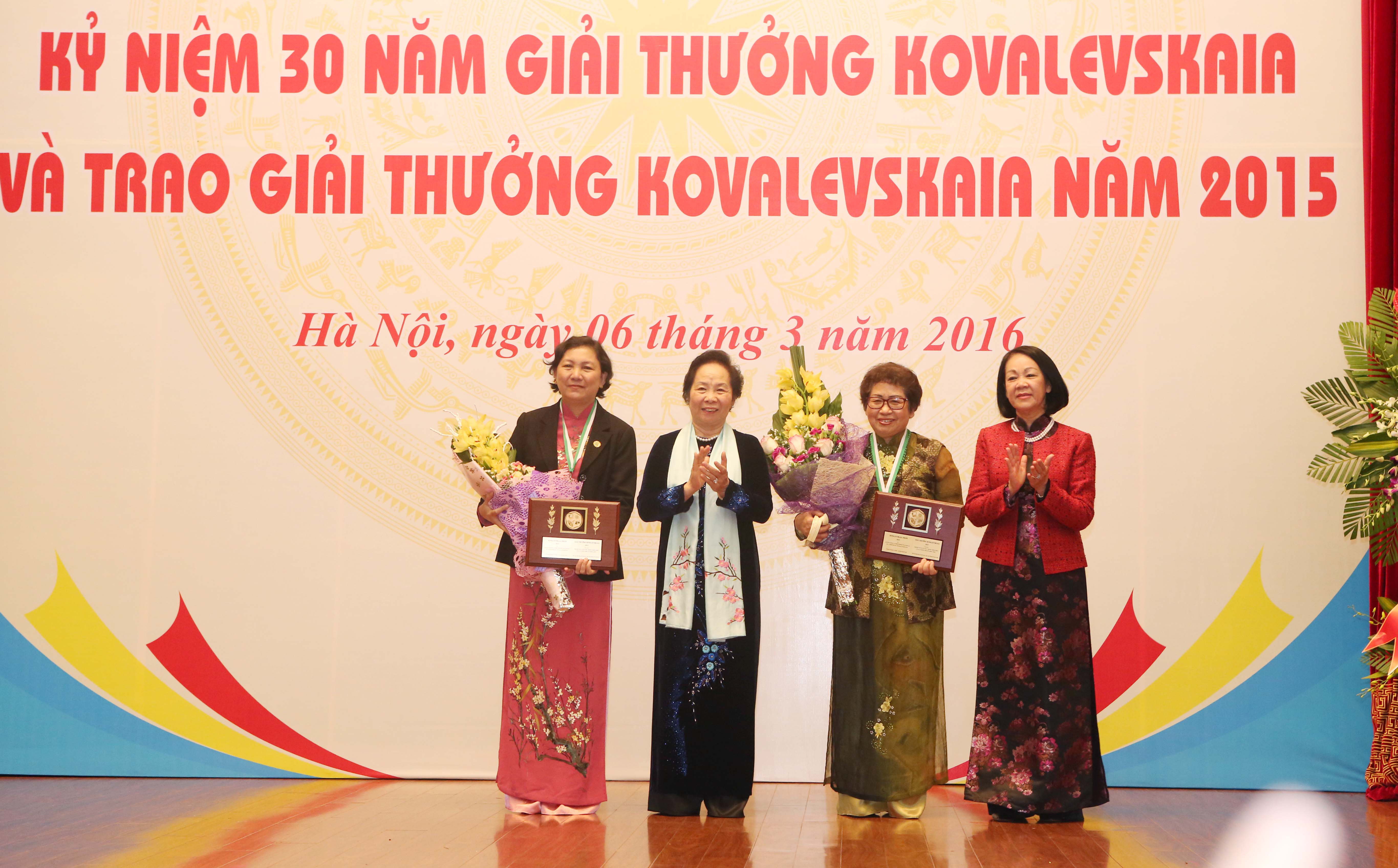 Thắp sáng ngọn lửa khoa học Kovalevskaia
