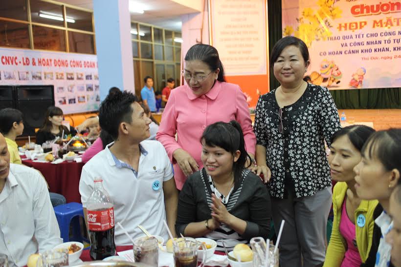 Nỗi lòng công nhân ăn Tết xa quê