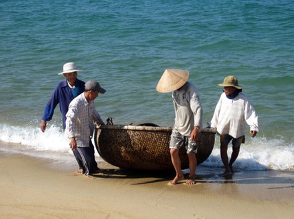 4 ngư dân rơi xuống biển, 3 người mất tích