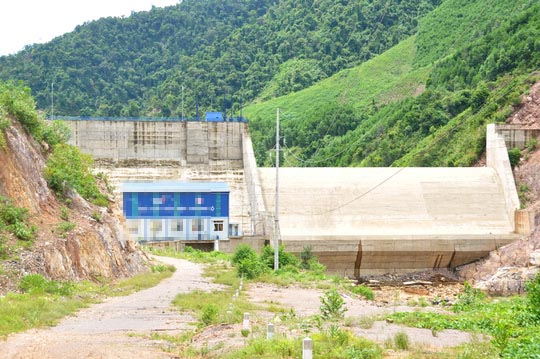 Thủy điện chặn dòng, dân hết vào rừng