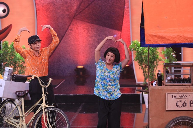 Nghệ sĩ Hoài Linh và Thúy Nga trong tiểu phẩm Cảnh ngộ