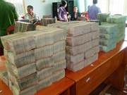 Tạm giữ 2 đối tượng vận chuyển hơn 5 tỉ đồng về Việt Nam
