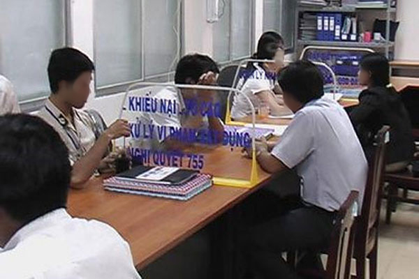Cán bộ tiếp dân giả số điện thoại chủ tịch quận lừa 900 triệu