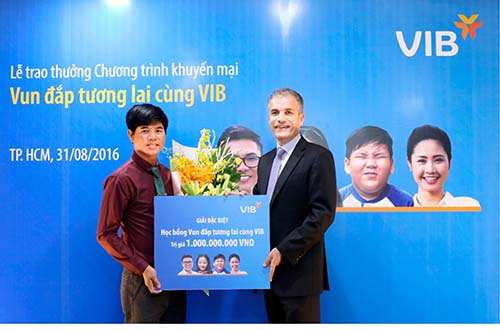Vay 435 triệu, trúng học bổng 1 tỉ đồng từ ngân hàng
