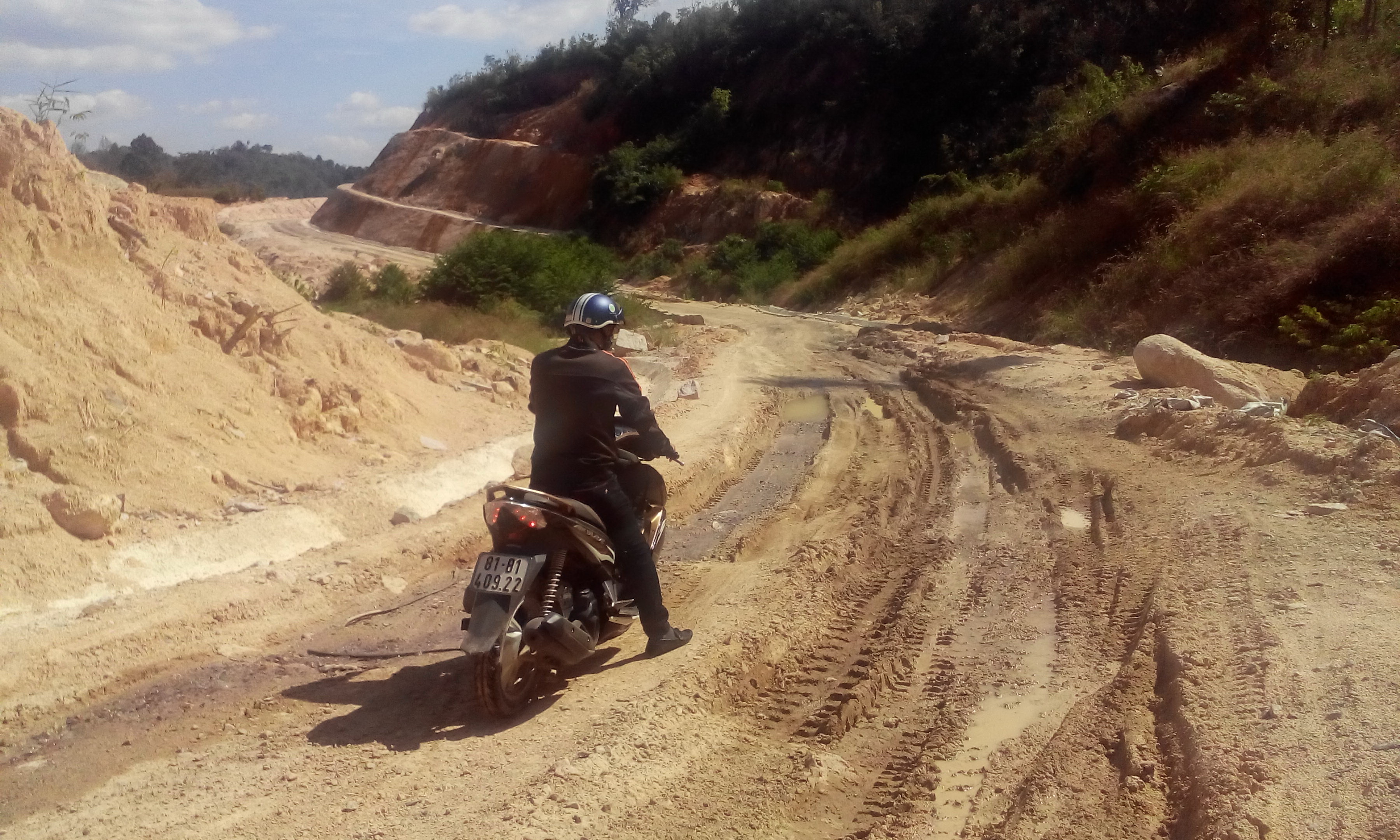 Bảy năm chưa làm xong 58 km đường