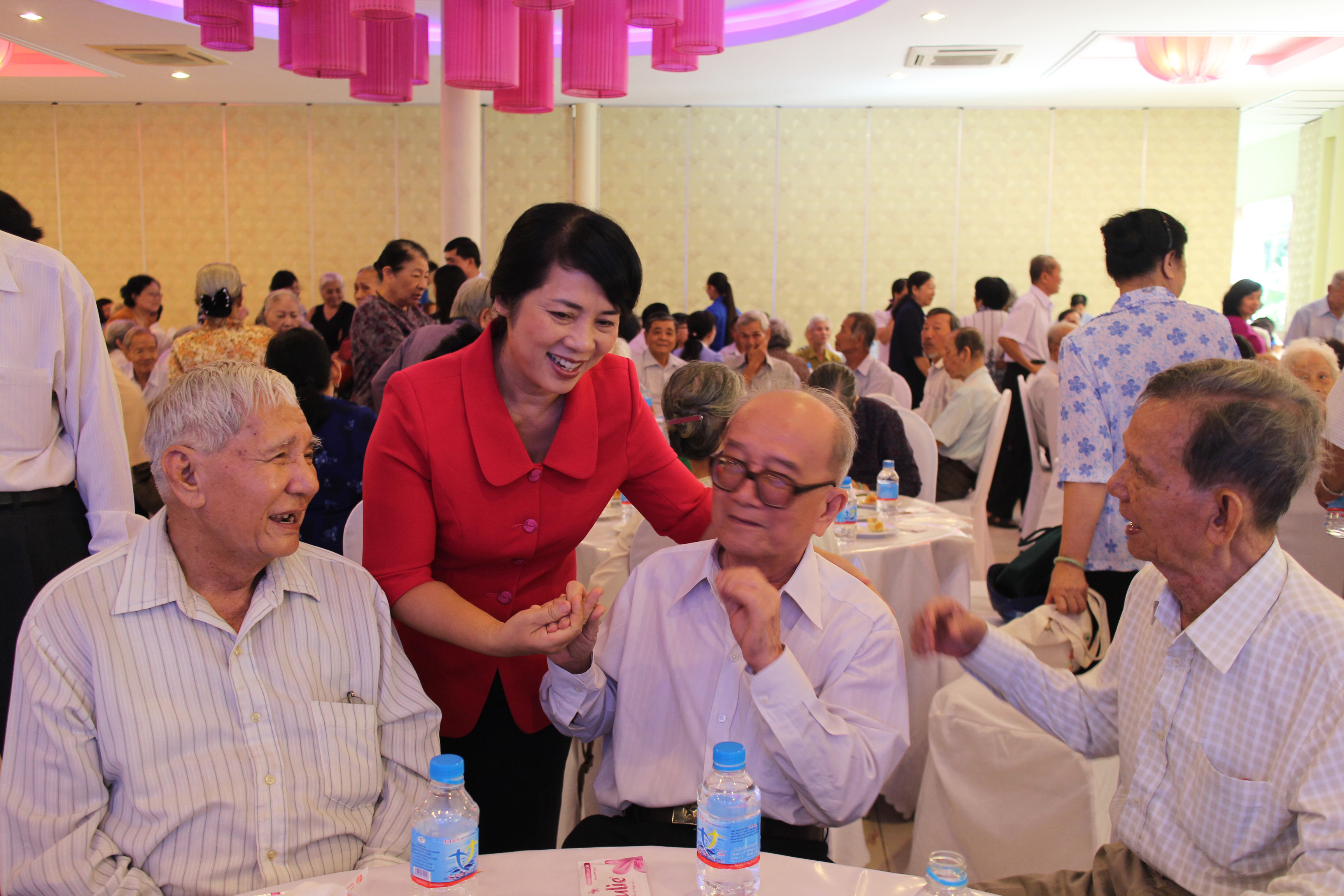 Hướng mạnh về cơ sở, vì việc làm, đời sống người lao động