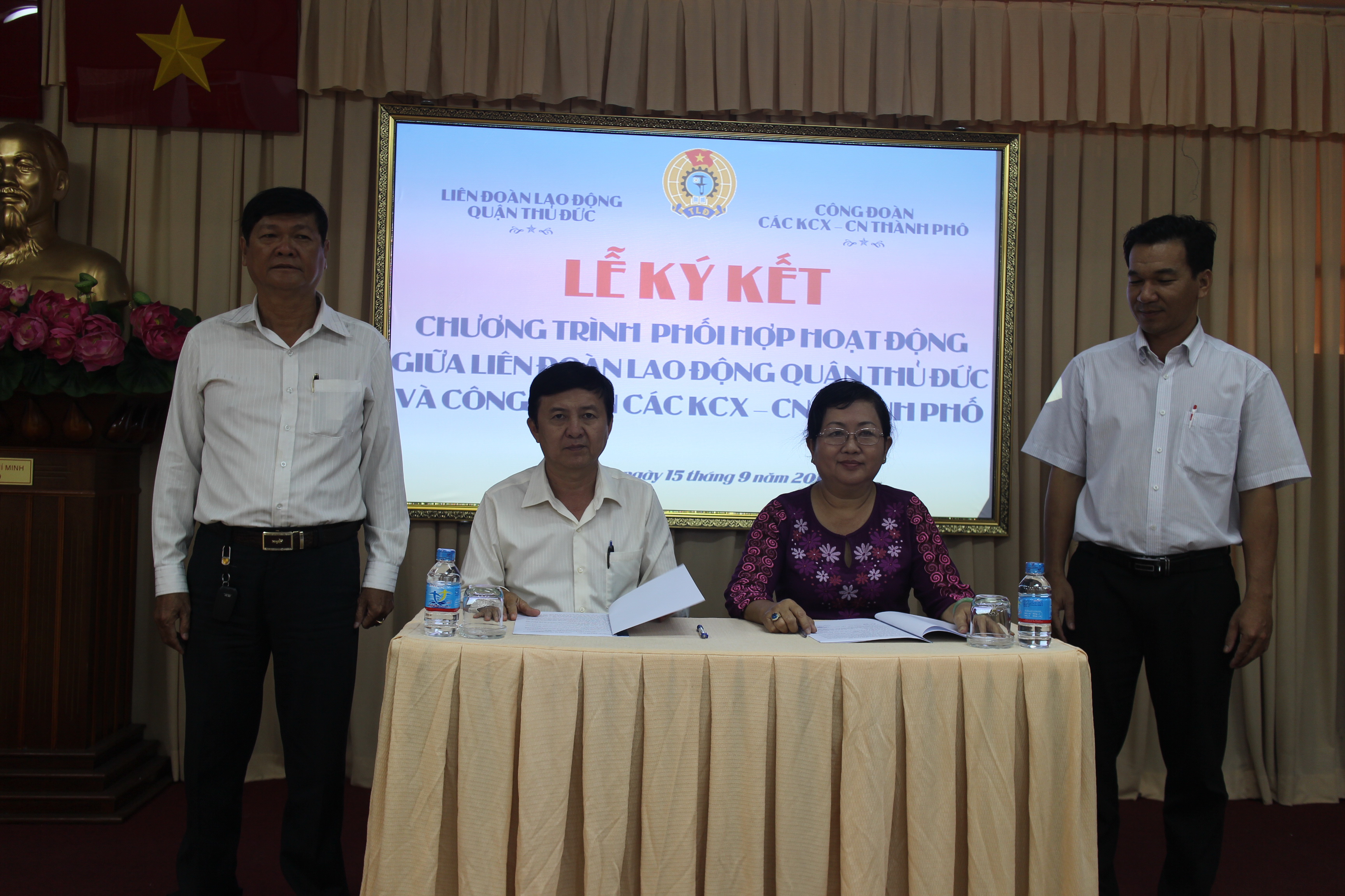 Phối hợp chăm lo cho công nhân