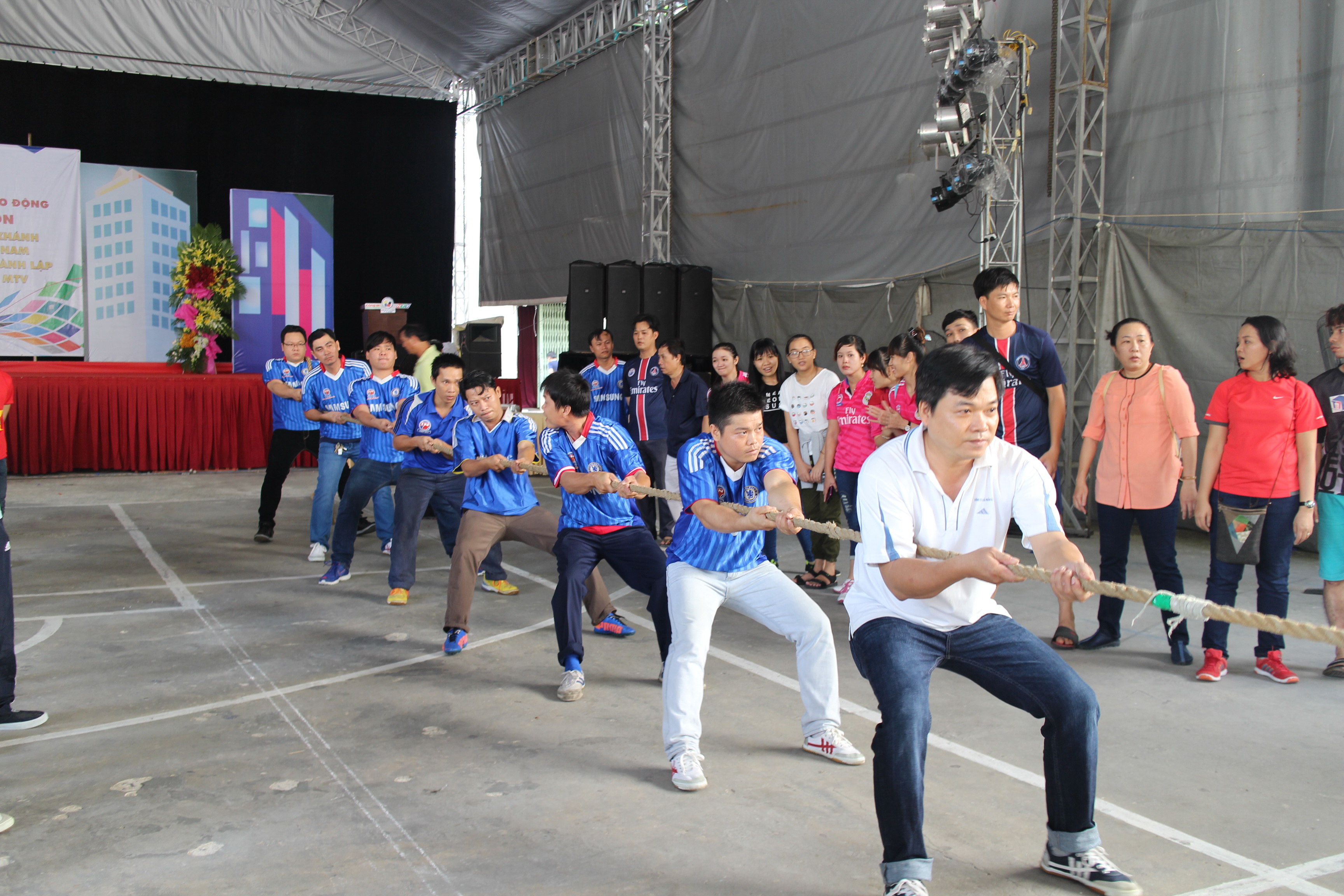 200 CNVC-LĐ tham gia hội thao