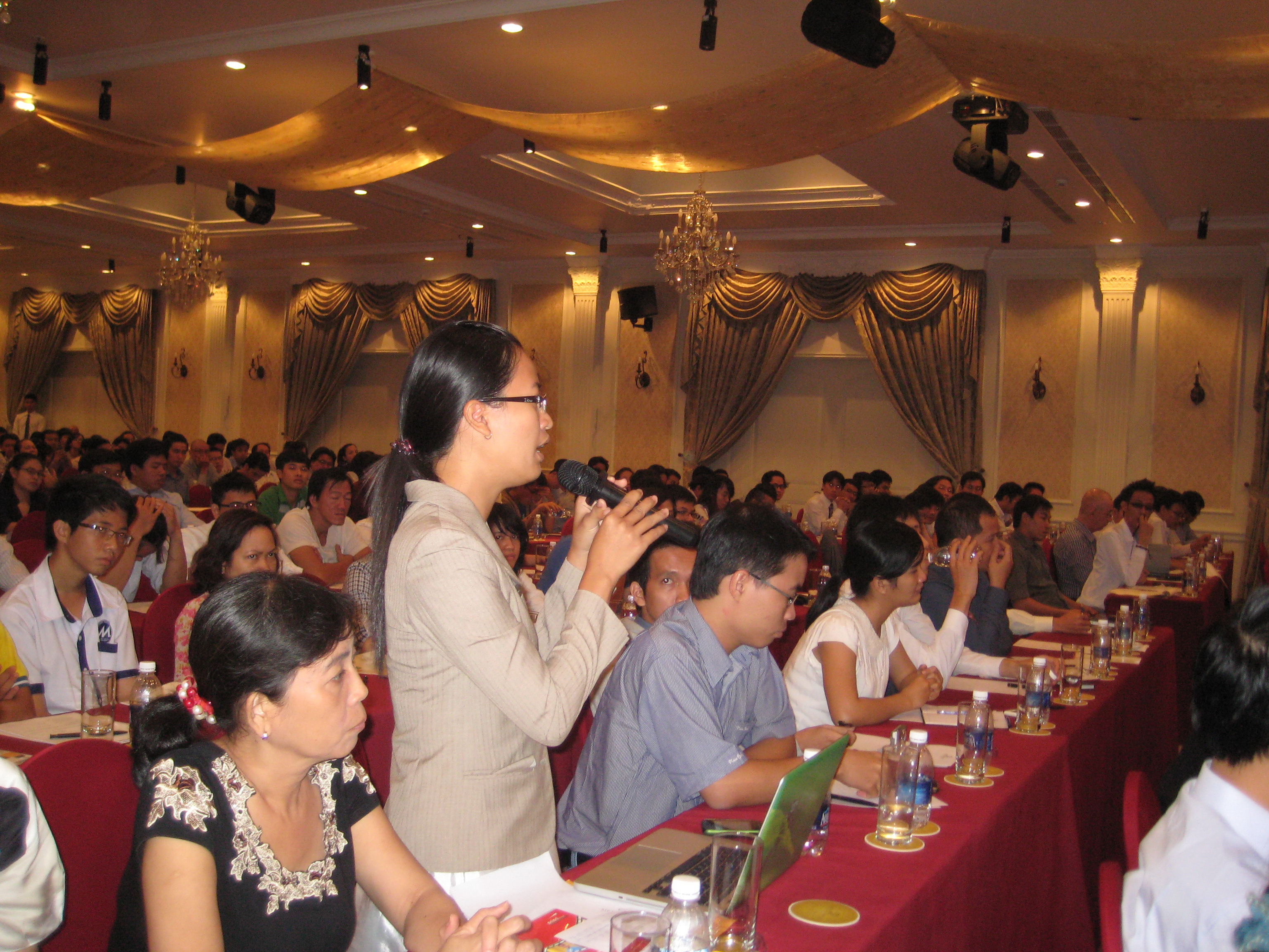 Hỗ trợ bạn gái trẻ khởi nghiệp