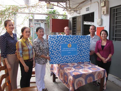 Tập trung chăm lo cho công nhân nghèo