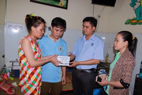 Hỗ trợ gia đình công nhân khó khăn