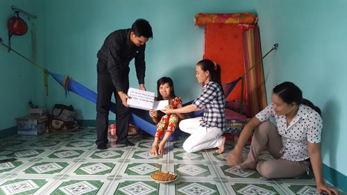Hỗ trợ nữ công nhân bị bệnh hiểm nghèo