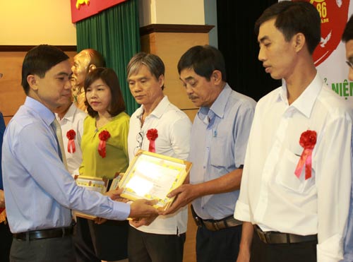 Đảng viên phải gương mẫu, đi đầu
