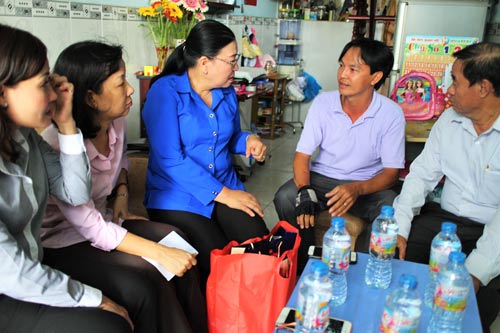 Thăm công nhân bị tai nạn lao động