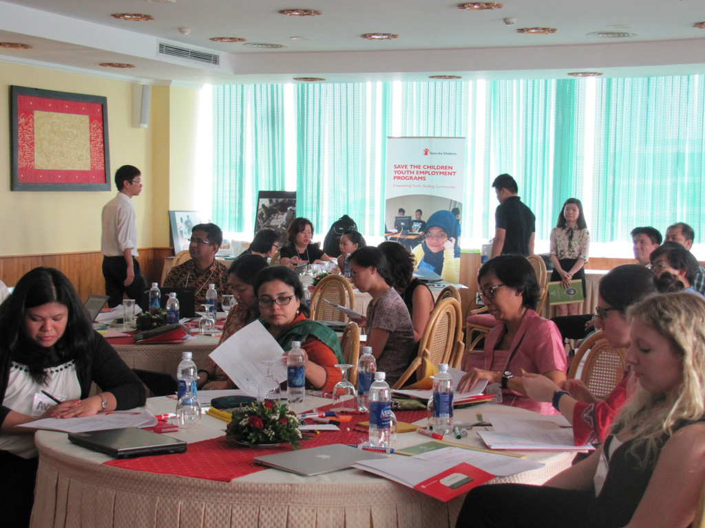 Hỗ trợ trên 2.000 thanh niên tìm việc làm