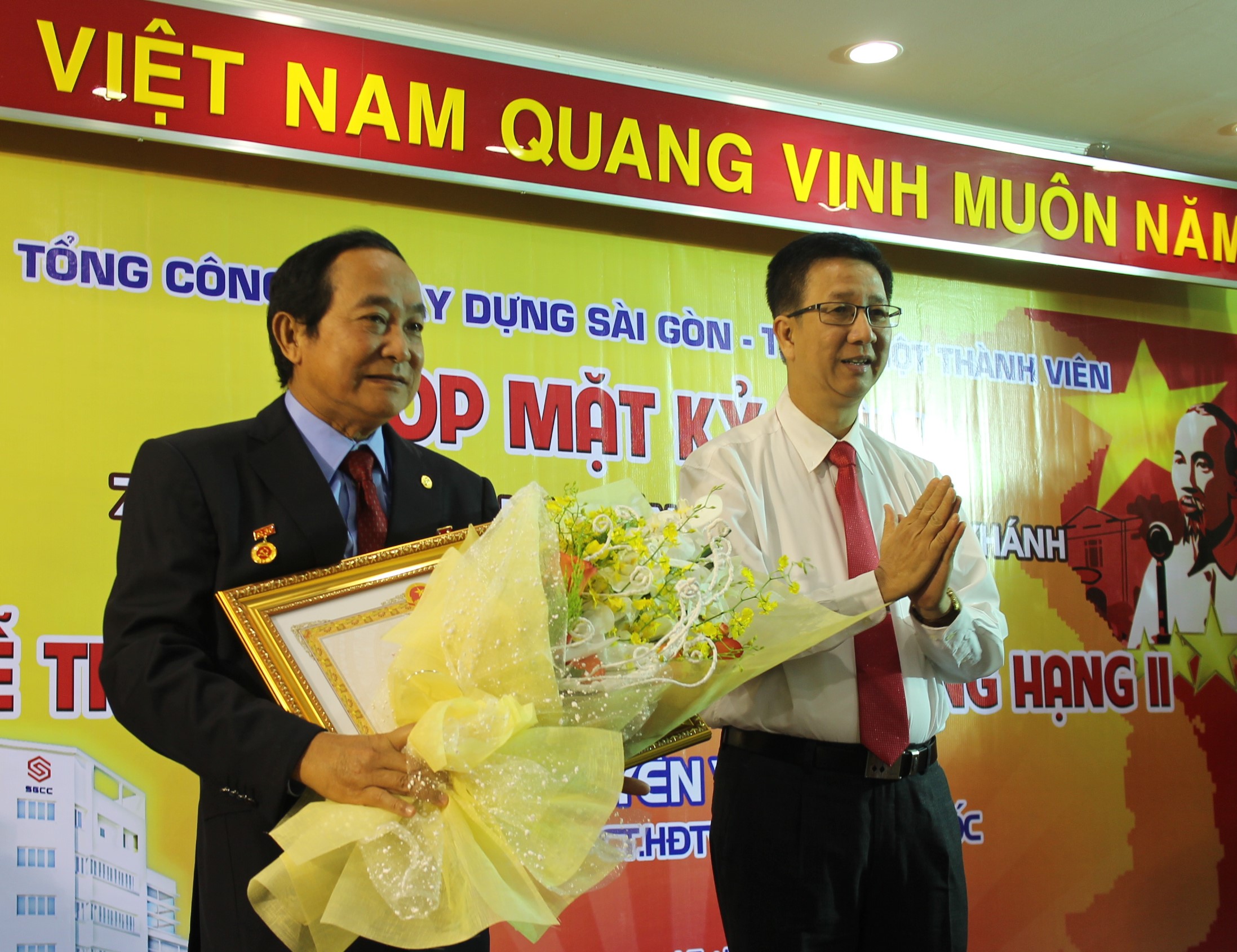 Hơn 10 tỉ đồng chăm lo cho người nghèo