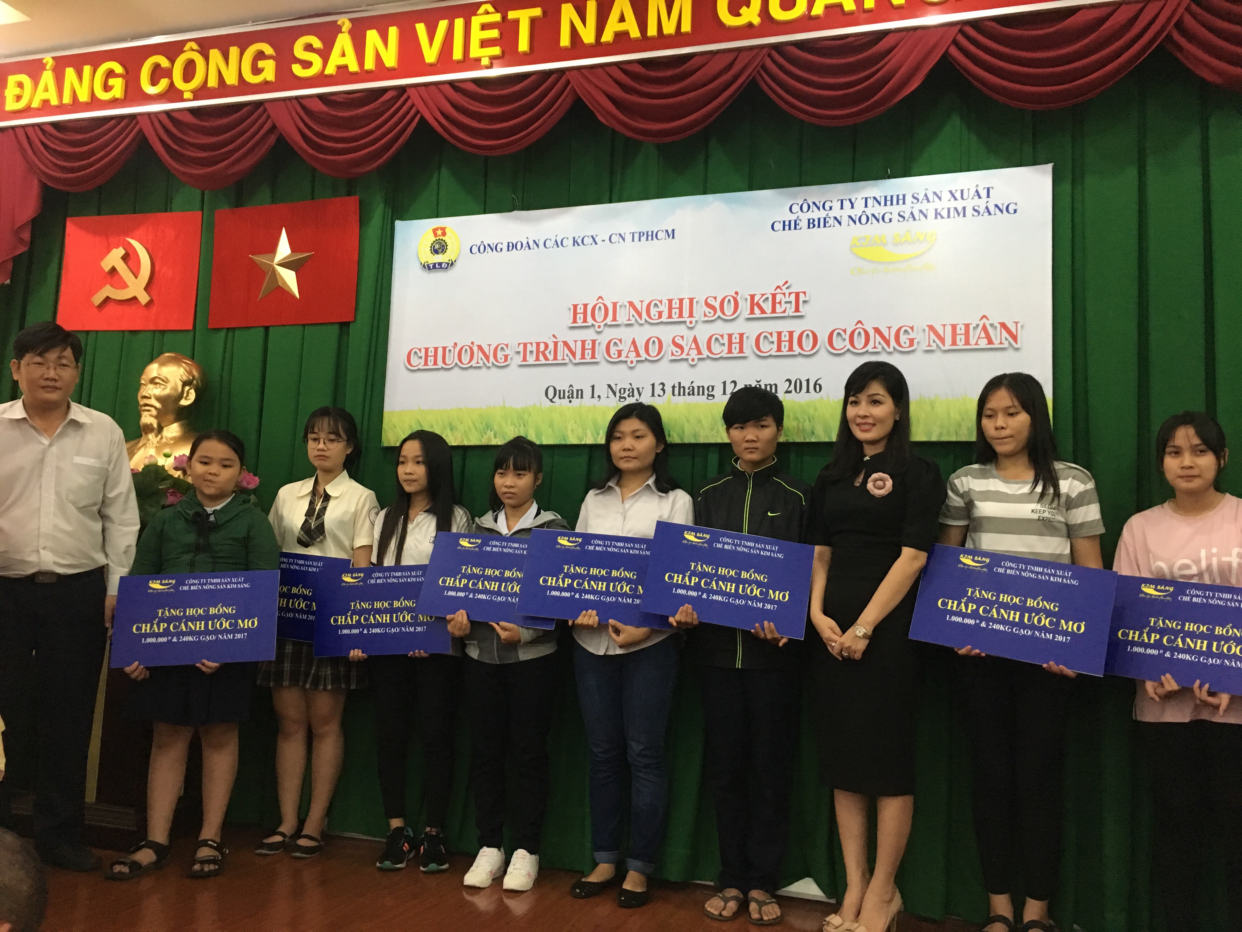Bán 100 tấn gạo sạch cho công nhân