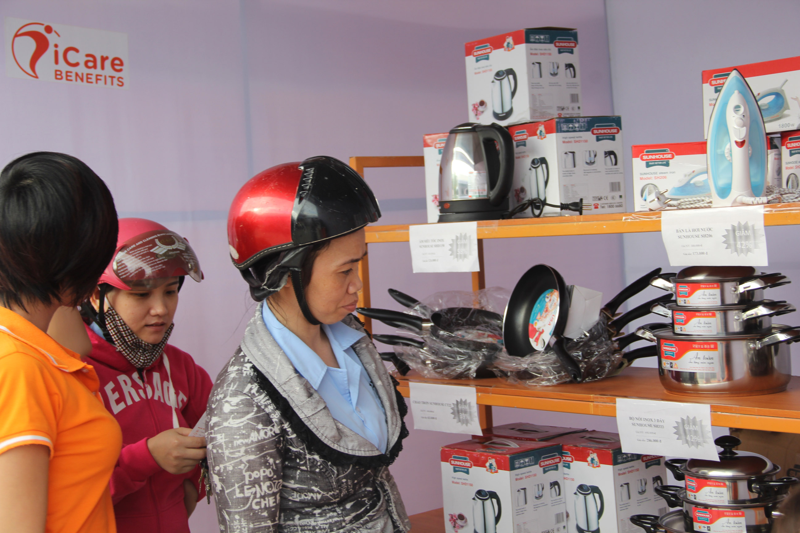 Tổ chức phiên chợ công nhân