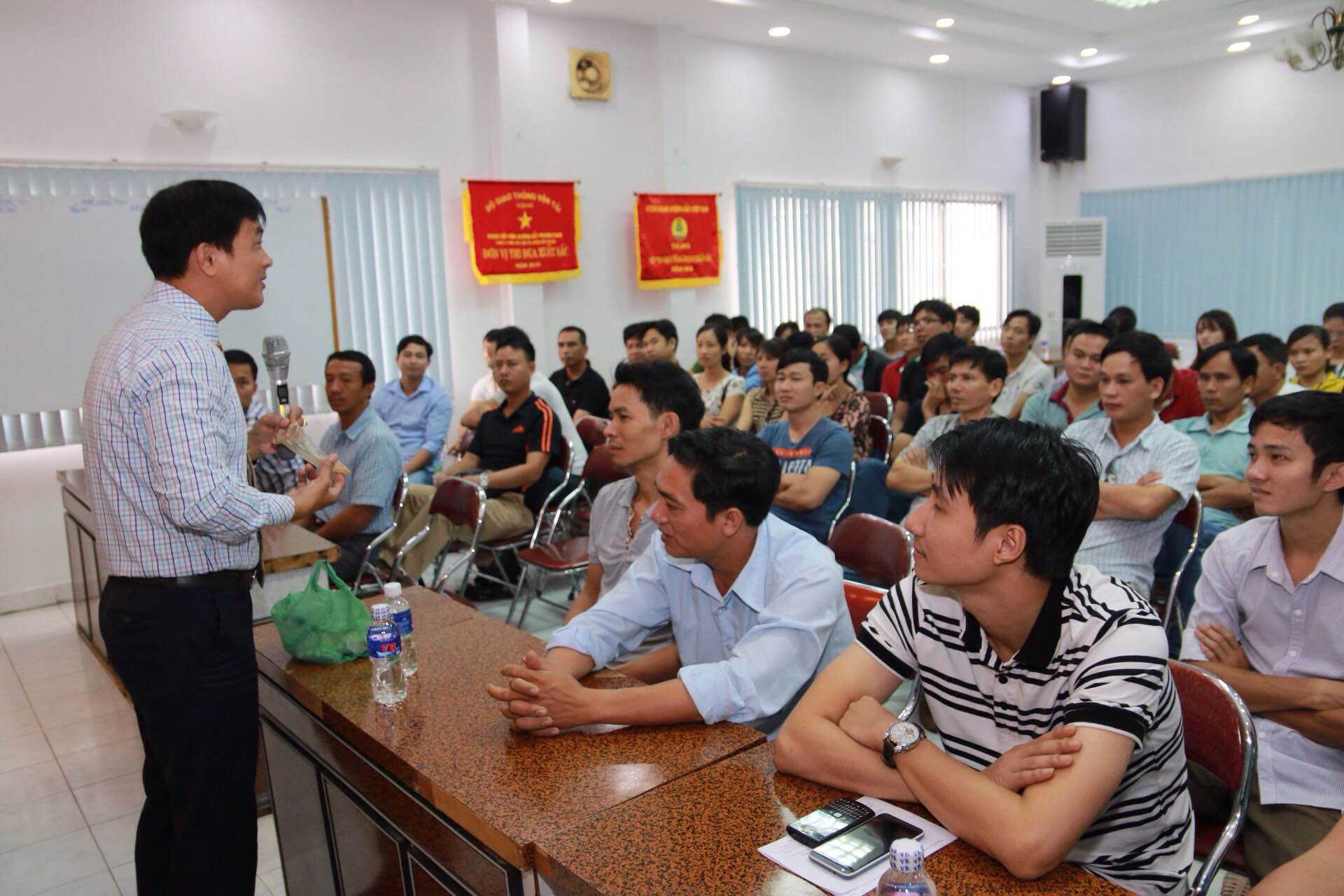 Trang bị kiến thức về HIV/AIDS cho CNVC-LĐ