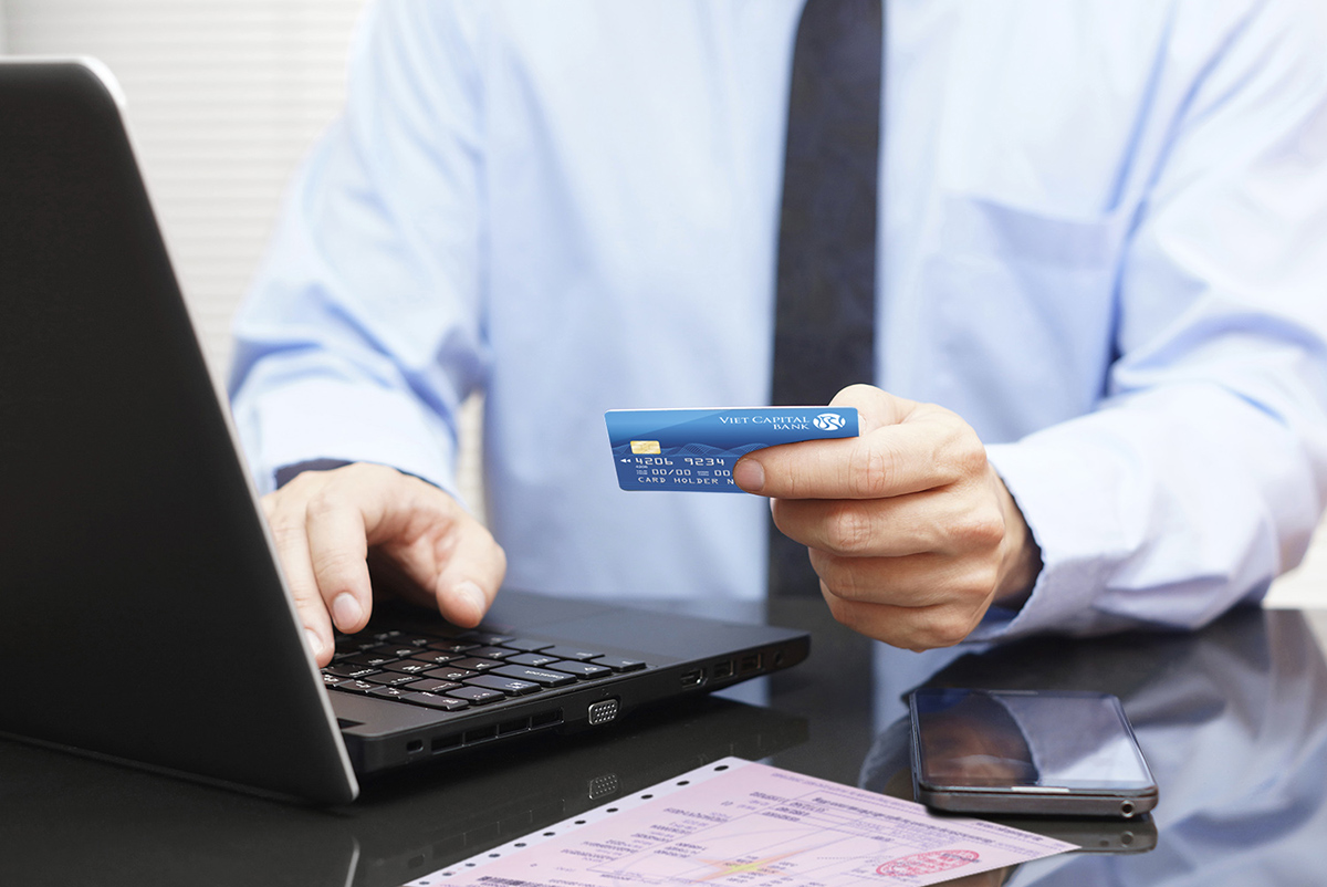 Tặng tiền mặt cho chủ thẻ Viet Capital Visa