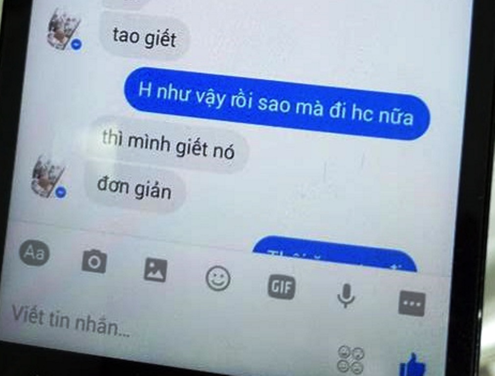 Học sinh lớp 12 bị đâm trọng thương trước cổng trường
