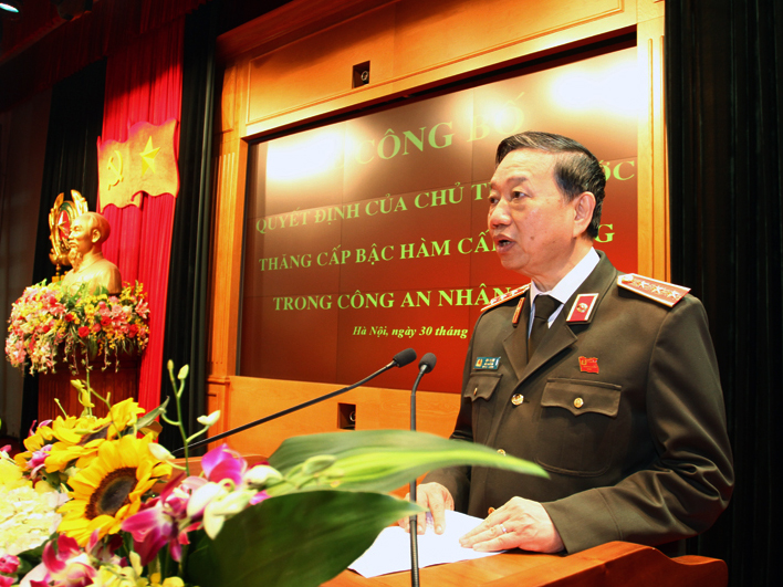 Bộ trưởng Tô Lâm bày tỏ tin tưởng những sĩ quan công an được thăng cấp bậc hàm cấp Tướng, không ngừng nỗ lực phấn đấu, đề cao tinh thần trách nhiệm