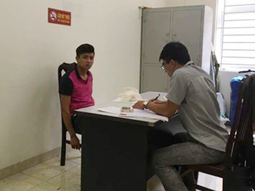 Tông thẳng xe vào người, đấm CSGT gãy 2 chiếc răng