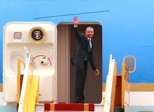 Air Force One của Tổng thống Obama rời Hà Nội, trực chỉ TP HCM