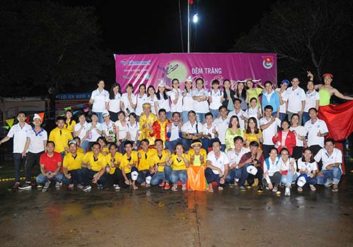 Vietravel mang “trăng yêu thương” đến với học sinh Cần Giờ