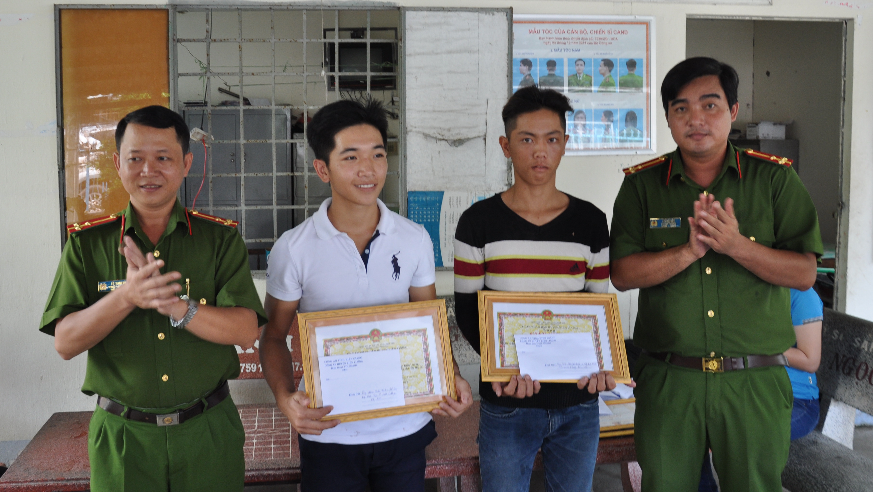 Biểu dương 2 thanh niên cứu 4 ngư phủ ngạt khí độc