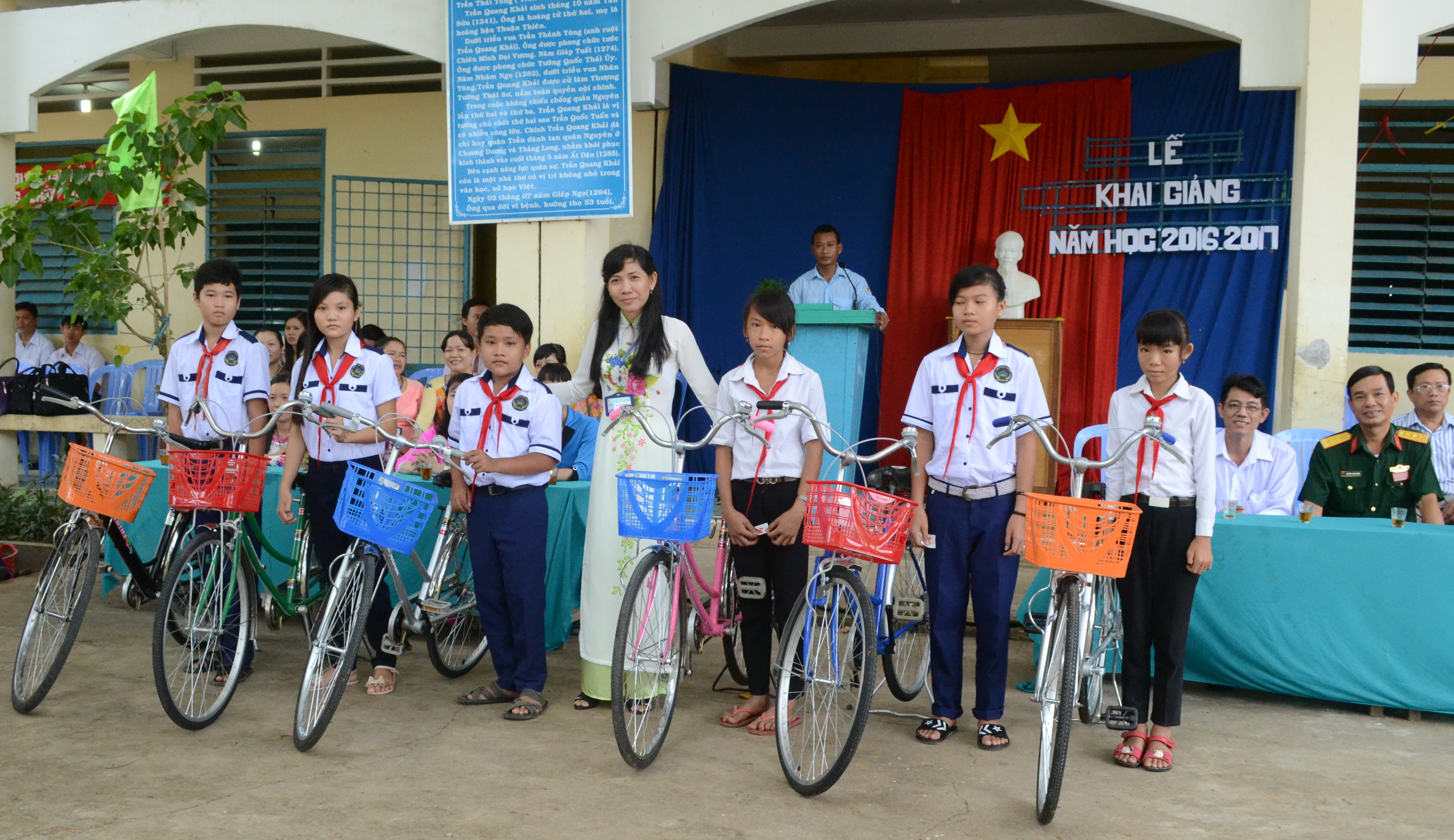 Thiếu giáo viên trong ngày khai giảng năm học mới