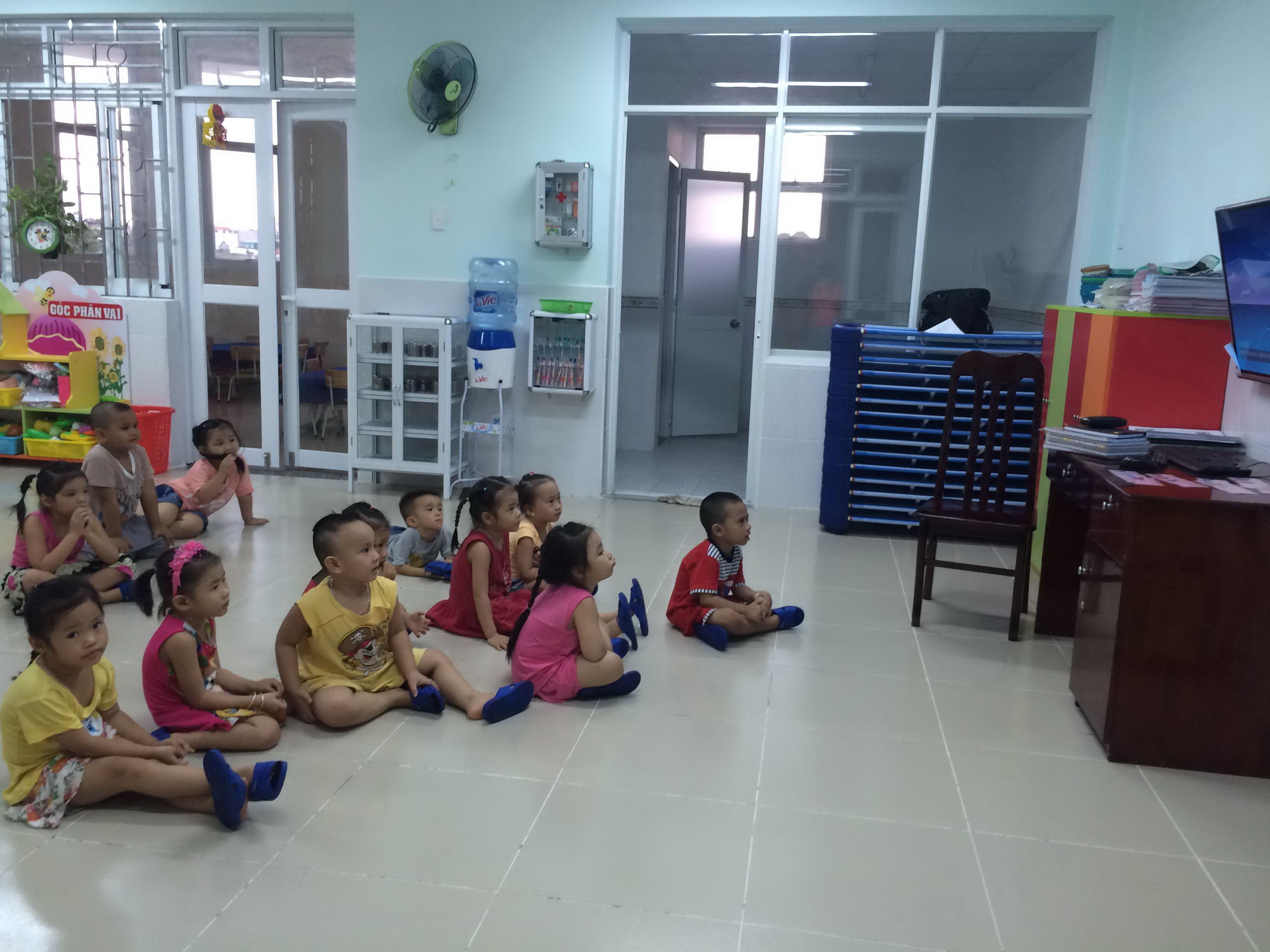 Kiến nghị giữ trẻ thêm giờ
