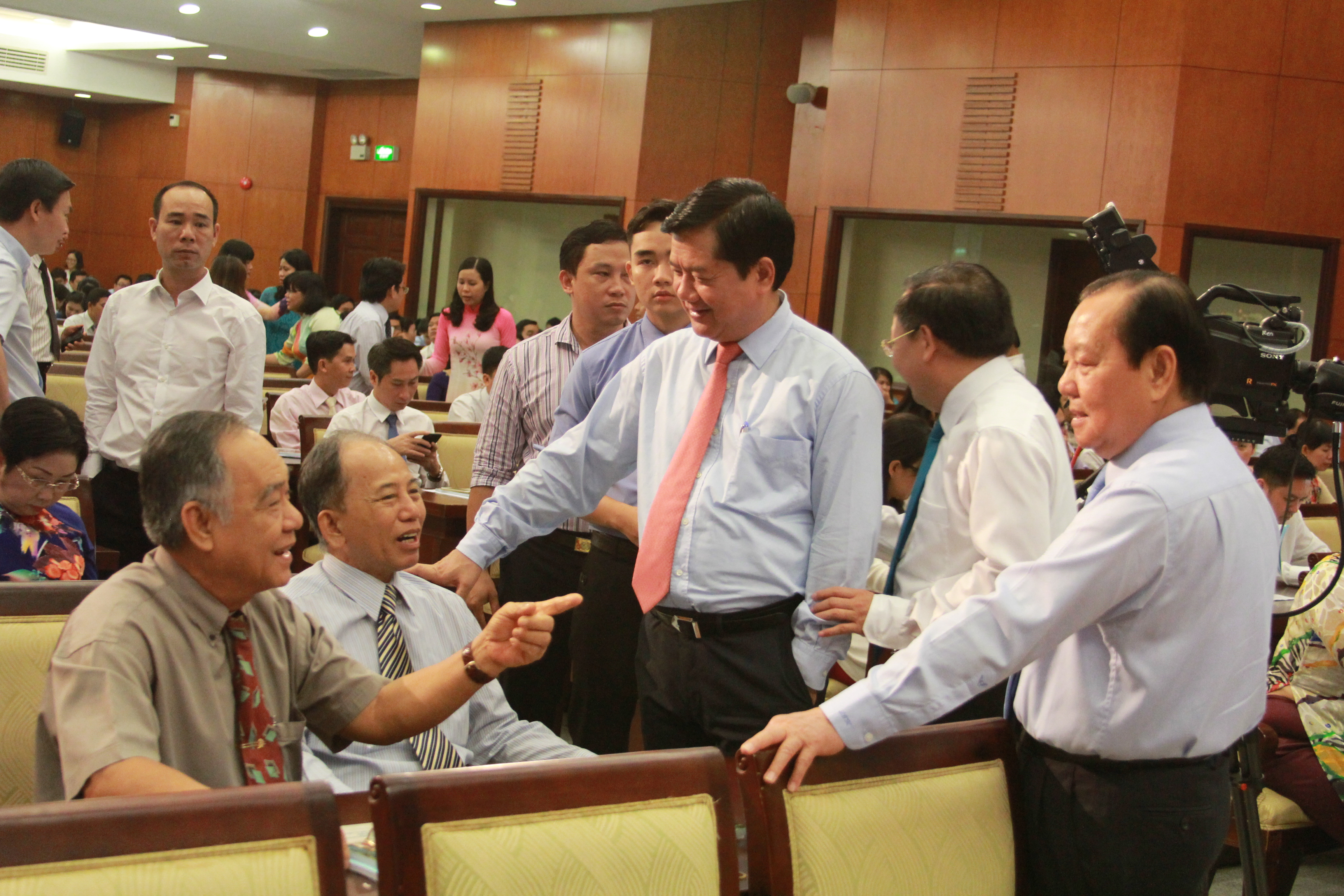 Cần cán bộ trẻ tài năng, nhiệt huyết