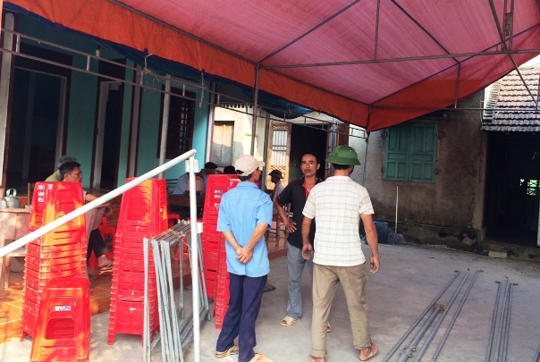 Vợ hốt hoảng thấy chồng 70 tuổi treo cổ giữa nhà