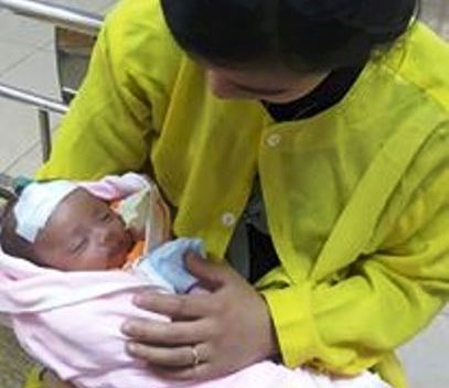 Được sưởi than, bé 36 ngày tuổi ngừng hô hấp, tuần hoàn