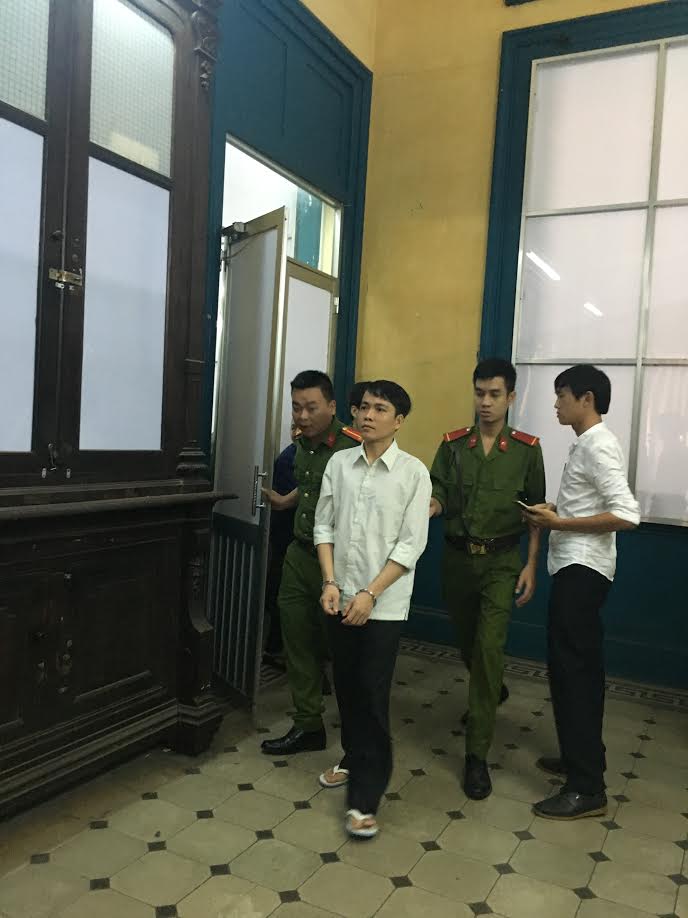 Lợi dụng tình hình khẩn cấp, trộm hàng tiền tỉ