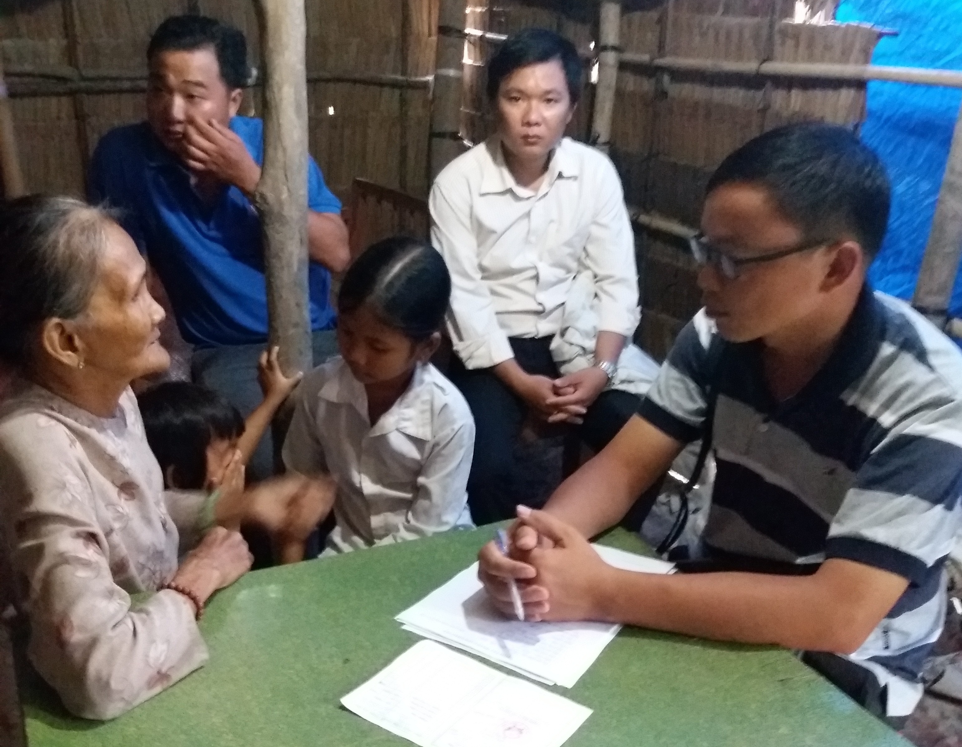 Chàng cử nhân và 32 đứa con nuôi