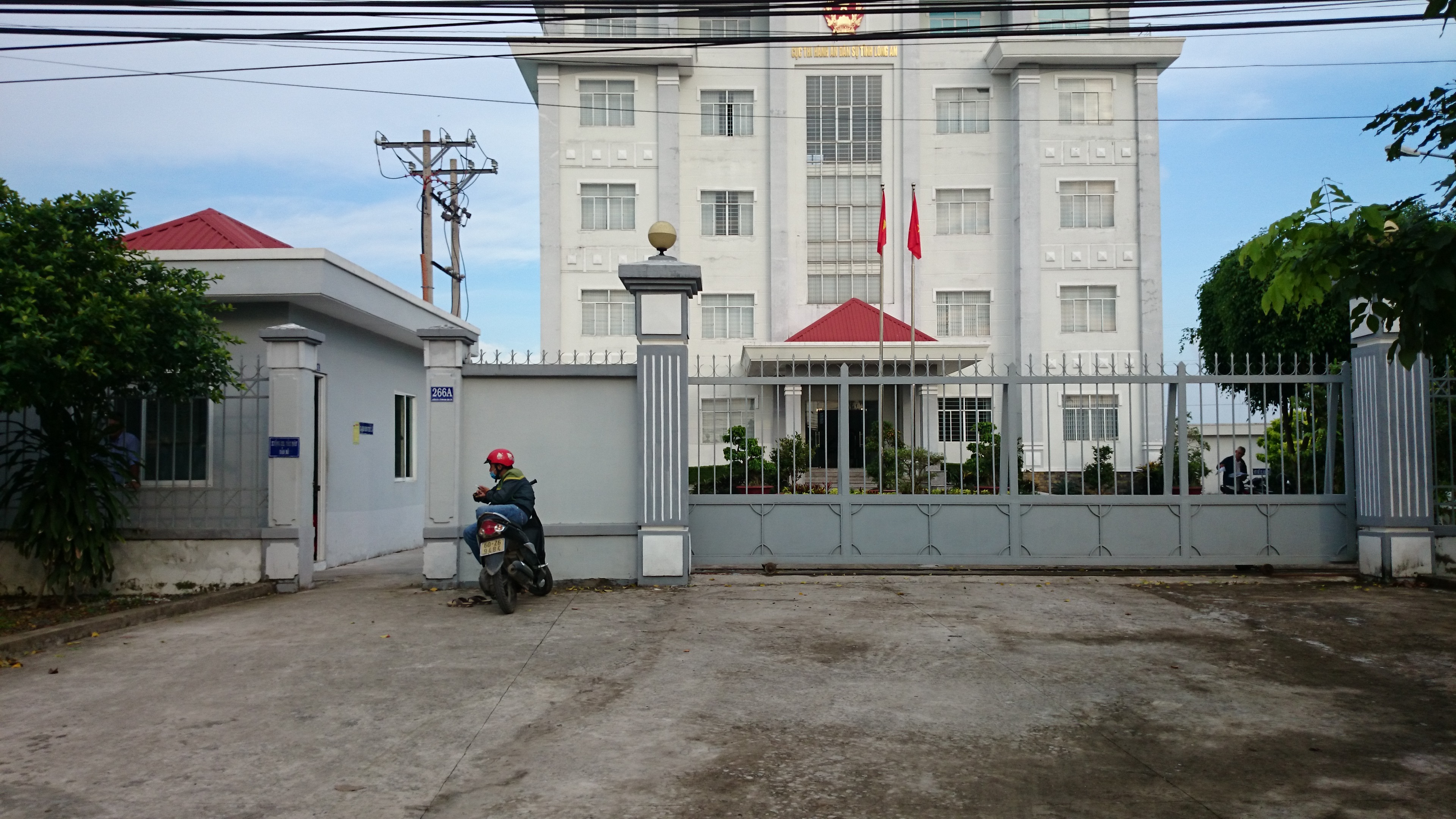Kỷ luật Cục trưởng Cục Thi hành án dân sự tỉnh Long An