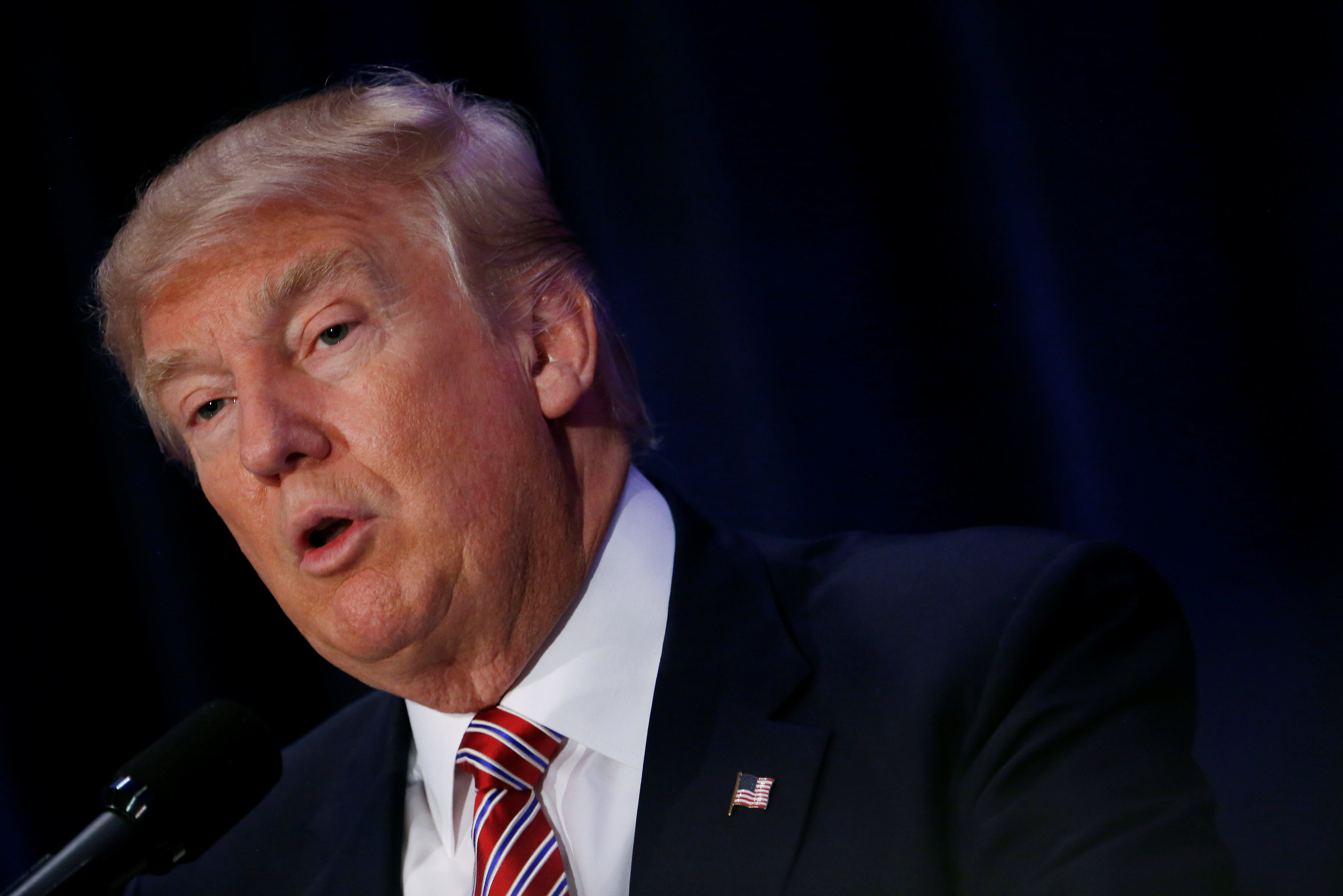 Ông Trump bất ngờ nhận "có thể thua"
